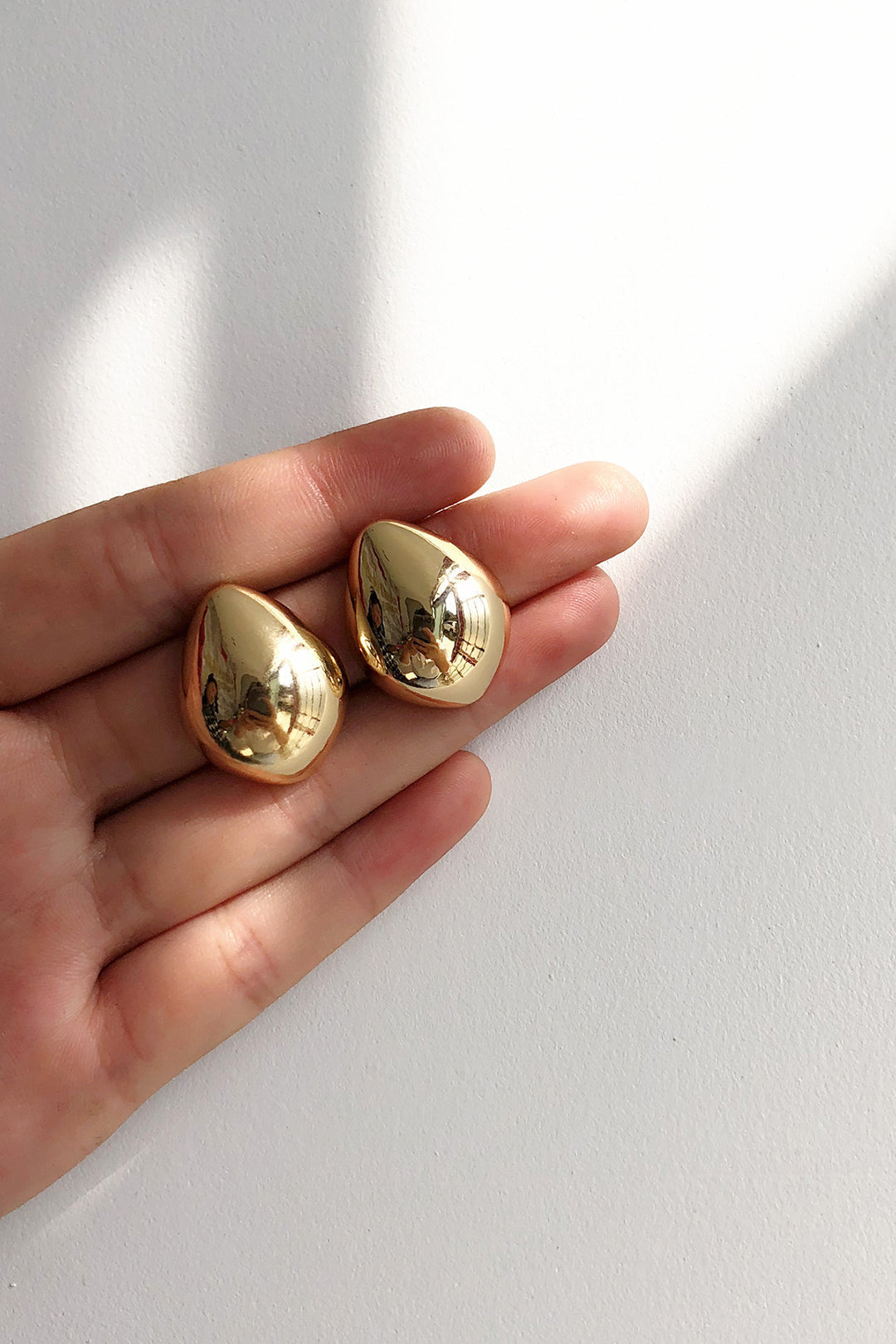 Ángela - Pendientes Metálicos en Forma de Gota